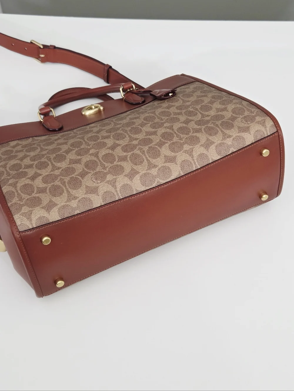 LIKE NEW COACH BROOKE CARRYALL BAG IN SIGNATURE CANVAS - Picture 12 of 12